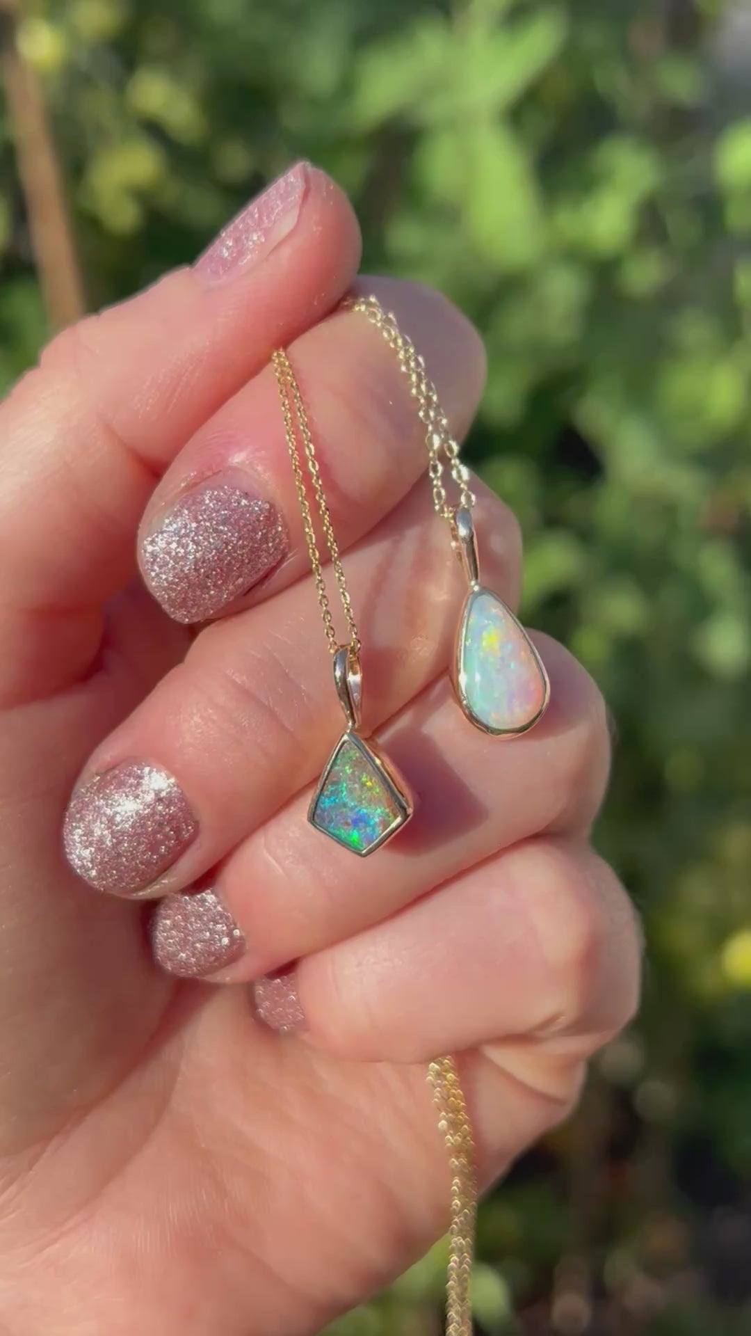 9ct gold white opal necklace